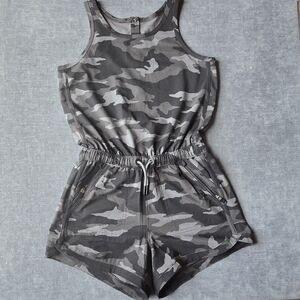 Athleta Girl On The Go Romper Girls Sz. Small 7 Black Gray Camouflage Sleeveless